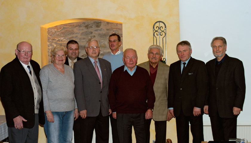 Die auf der Mitgliederversammlung fr ihre langjhrige CDU-Treue anwesenden Geehrten :  Horst Gottfried, Willi Tornede, Alexander Nowosad sen., Nikolaus Knoblich, Wolfgang Mller  Fritz Weitner, Vorsitzender Andreas Buchheim, Ursula Thiel, Willi Wolf.